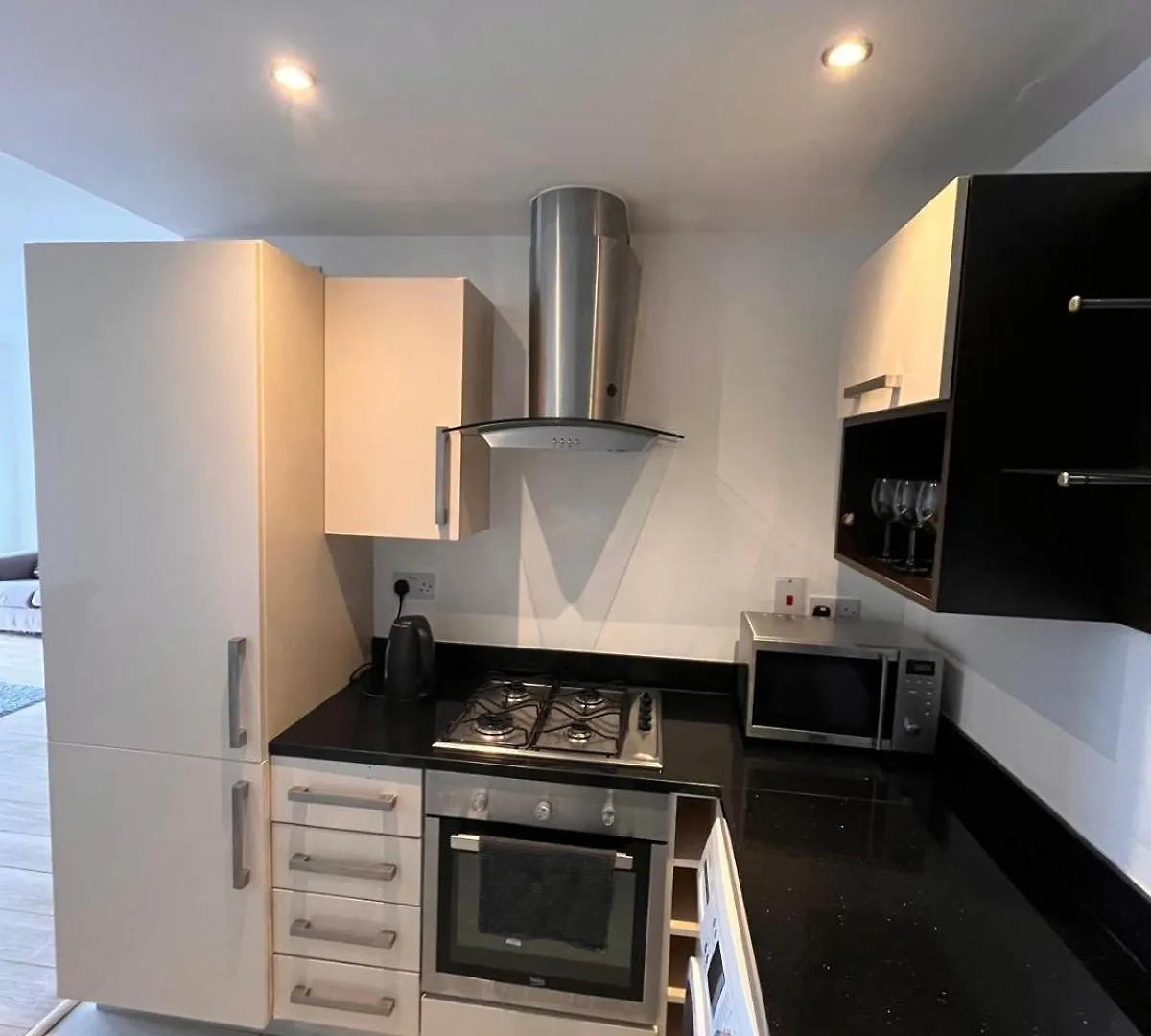 Konukevi Superb En-Suite Triple Room Dublin